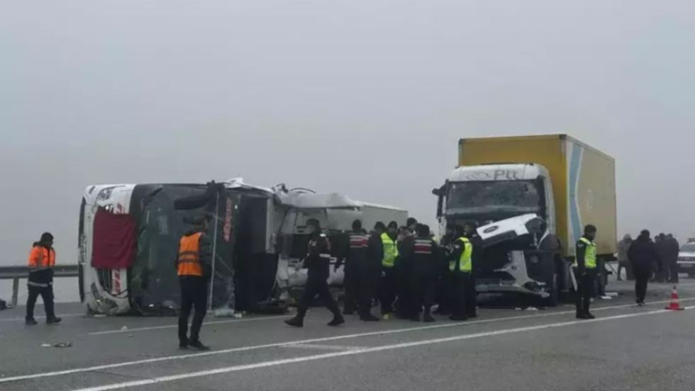 Τροχαίο με φορτηγό και πούλμαν στην Τουρκία